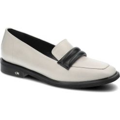 Beżowe Półbuty Chebello Eleganckie Lordsy Damskie. Brązowe półbuty damskie CheBello, z aplikacjami, ze skóry, eleganckie, bez obcasa, na obcasie, bez zapięcia. Za 359.00 zł.