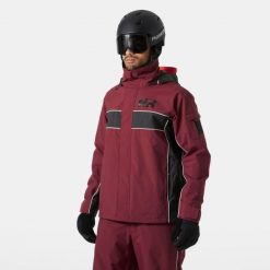 Kurtka narciarska Helly Hansen ULLR D 2.0. Czerwone kurtki sportowe damskie Helly Hansen, na zimę, bez wzorów, bez ramiączek, bez kaptura, narciarskie. W wyprzedaży za 1,073.50 zł.