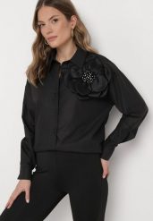 Czarna Gładka Koszula na Guziki z Ozdobnym Kwiatem Wenia. Czarne koszule damskie Born2be, m, z aplikacjami, eleganckie, bez kołnierzyka, bez ramiączek. Za 159.99 zł.