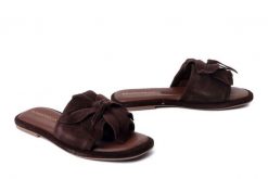 BOMBONELLA G039 25039-1 brązowy, klapki damskie. Brązowe klapki damskie Bombonella, na lato, bez wzorów, ze skóry, bez obcasa, na obcasie, bez zapięcia. Za 220.92 zł.