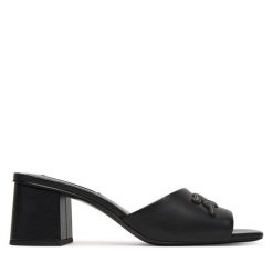 Klapki KARL LAGERFELD. Czarne klapki damskie KARL LAGERFELD, bez wzorów, bez obcasa, bez zapięcia. Za 769.99 zł.