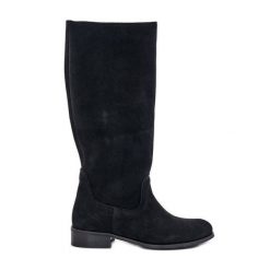 Lewski Shoes Zamszowe Kozaki Damskie Do Połowy Łydki Na Zamek Lewski 3616 Czarne. Czarne kozaki damskie bez wzorów, z zamszu, bez obcasa, na płaskiej podeszwie, bez zapięcia. Za 585.90 zł.
