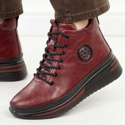 Bordowe skórzane botki damskie Filippo dbt4215/26. Czerwone botki damskie Filippo, na jesień, bez wzorów, z polaru, eleganckie, z okrągłym noskiem, bez obcasa, bez zapięcia. Za 329.00 zł.