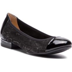 Baleriny CAPRICE - 9-22156-22 Black Suede Co 040. Czarne balerinki damskie Caprice, bez wzorów, z materiału, klasyczne, bez obcasa, na płaskiej podeszwie, bez zapięcia. W wyprzedaży za 179.00 zł.