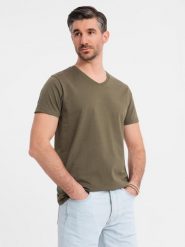Męska klasyczna bawełniana koszulka z dekoltem w serek BASIC – ciemnooliwkowa V6 OM-TSBS-0237 - XXL. Zielone t-shirty męskie Ombre Clothing, l, bez wzorów, z bawełny, bez kołnierzyka, bez ramiączek. W wyprzedaży za 39.99 zł.