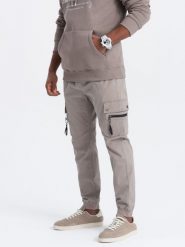 Męskie spodnie JOGGERY z zapinanymi kieszeniami cargo - ciemnobeżowe V2 OM-PAJO-0125 - XXL. Brązowe spodnie materiałowe męskie Ombre Clothing, bez wzorów, z bawełny. Za 107.99 zł.