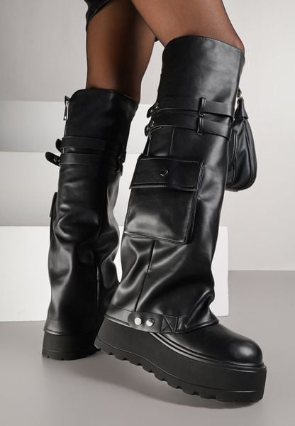 Czarne Kozaki na Grubej Podeszwie z Wywiniętą Cholewką i Kieszonką Aflie. Czarne kozaki damskie Born2be, bez wzorów, bez obcasa, na płaskiej podeszwie, bez zapięcia. Za 249.99 zł.