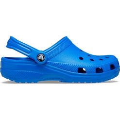 Klapki dla dorosłych Crocs Classic. Niebieskie klapki damskie Crocs, bez wzorów, sportowe, bez obcasa, bez zapięcia. Za 159.00 zł.