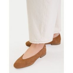 Baleriny Lasocki. Brązowe balerinki damskie Lasocki, bez wzorów, bez obcasa, bez zapięcia. Za 159.99 zł.