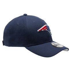 Czapka z daszkiem do futbolu amerykańskiego NFL New Era New England Patriots. Niebieskie czapki damskie New Era, bez wzorów, z materiału, sportowe. Za 99.99 zł.