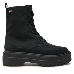 Botki Tommy Hilfiger. Czarne botki damskie Tommy Hilfiger, bez wzorów, bez obcasa, na płaskiej podeszwie, bez zapięcia. Za 559.99 zł.