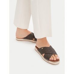 Klapki MICHAEL Michael Kors. Brązowe klapki damskie MICHAEL Michael Kors, bez wzorów, bez obcasa, bez zapięcia. Za 337.99 zł.