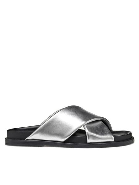 Geox Klapki D Adelash D55YWB 000Y2 C1007 Srebrny. Szare klapki damskie Geox, bez wzorów, ze skóry, bez obcasa, bez zapięcia. Za 469.99 zł.