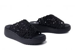RIEKER V1789-00 black, klapki damskie. Czarne klapki damskie Rieker, na lato, bez wzorów, bez obcasa, bez zapięcia. Za 271.92 zł.
