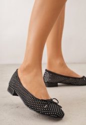 Czarne Siateczkowe Balerinki ze Skórzaną Wkładką Cyrkoniami i Kokardą Ravalana. Czarne balerinki damskie Born2be, na wiosnę, z aplikacjami, z jeansu, biznesowe, bez obcasa, bez zapięcia. Za 69.99 zł.