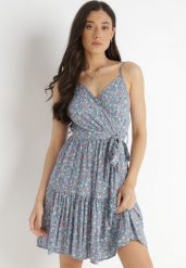Niebieska Sukienka z Wiskozy Porthos. Niebieskie sukienki damskie Born2be, na lato, l, bez wzorów, z wiskozy, bez kołnierzyka, bez ramiączek, mini, kopertowe. Za 54.99 zł.