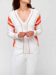 Sweter Damski TBS Malenpul. Białe swetry nierozpinane damskie TBS, na lato, l, bez wzorów, z materiału, eleganckie, bez kołnierzyka, bez ramiączek. Za 259.00 zł.