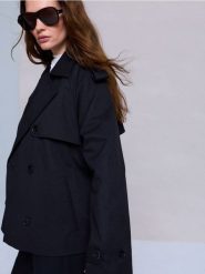 Krótki trencz dwurzędowy z paskiem z wykończniem twill - czarny. Czarne płaszcze damskie Sinsay, l, bez wzorów, bez kołnierzyka, bez kaptura. Za 89.99 zł.