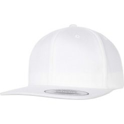 Czapka Z Daszkiem Z Bawełny Organicznej. Białe czapki damskie FLEXFIT, bez wzorów, z bawełny. Za 75.99 zł.