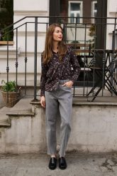 Jeansy z mom fit szare. Szare jeansy damskie MOODO, bez wzorów, z bawełny. Za 139.99 zł.