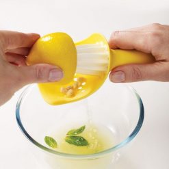 Wyciskacz do cytrusów Joseph Joseph żółty. Żółte wyciskarki JOSEPH JOSEPH. W wyprzedaży za 80.90 zł.