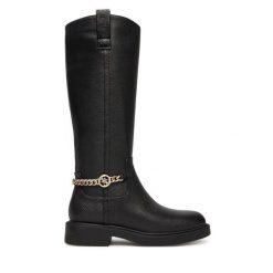 Kozaki Guess. Czarne kozaki damskie Guess, z aplikacjami, bez obcasa, na płaskiej podeszwie, bez zapięcia. Za 809.99 zł.