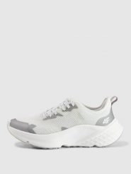 4F Buty do biegania Freemove Mesh damskie - białe 38. Białe obuwie sportowe damskie 4F, bez wzorów, z meshu, bez zapięcia, do biegania. Za 329.99 zł.