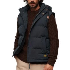 Kurtka bez rękawów z kapturem Superdry Everst. Niebieskie kurtki męskie Superdry, na zimę, s, bez wzorów, z materiału, eleganckie, z kapturem. Za 566.15 zł.