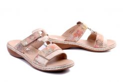 RIEKER 659X6-90 pink, klapki damskie. Czerwone klapki damskie Rieker, na lato, bez wzorów, bez obcasa, bez zapięcia. Za 319.90 zł.