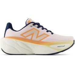 Buty damskie New Balance Fresh Foam x More v5 WMORLT5 – różowe. Czerwone obuwie sportowe damskie New Balance, bez wzorów, bez zapięcia, do biegania. Za 369.99 zł.