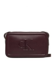 Calvin Klein Torebka Bold Ck Camera Bag LV04F3220G Bordowy. Czerwone listonoszki damskie Calvin Klein, bez wzorów, ze skóry, bez dodatków. Za 299.99 zł.