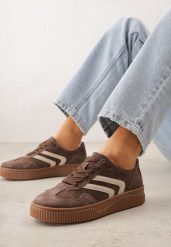 Ciemnobrązowe Sneakersy Retro Tenisówki z Naturalnego Zamszu ze Skórzaną Wkładką Beralene. Brązowe obuwie sportowe damskie Renee, bez wzorów, z koronki, bez zapięcia. Za 189.99 zł.