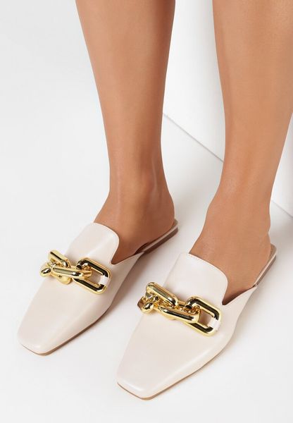 Beżowe Klapki Acalaeno. Brązowe klapki damskie Born2be, bez wzorów, bez obcasa, na płaskiej podeszwie, bez zapięcia. Za 99.99 zł.