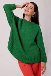Luźny sweter damski z szerokimi rękawami zielony. Zielone swetry nierozpinane damskie BE Knit, uniwersalny, bez wzorów, z jeansu, biznesowe, bez kołnierzyka, bez ramiączek. Za 249.00 zł.