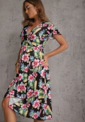 Czarna Kopertowa Sukienka z Wiskozą i Gumką w Talii w Tropikalne Kwiaty Chionobe. Czarne sukienki damskie Renee, na co dzień, na lato, l, bez wzorów, z materiału, eleganckie, bez kołnierzyka, plus size, bez ramiączek, midi, kopertowe. Za 69.99 zł.