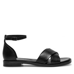 Sandały Lasocki. Czarne sandały damskie Lasocki, bez wzorów, bez obcasa, na płaskiej podeszwie, bez zapięcia. Za 159.99 zł.