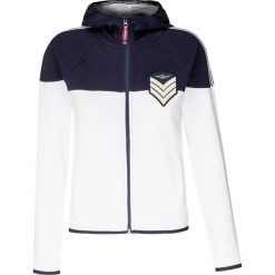 Bluza AERONAUTICA MILITARE. Białe bluzy damskie Aeronautica Militare, z aplikacjami, militarne, bez ramiączek, z kapturem. W wyprzedaży za 614.00 zł.
