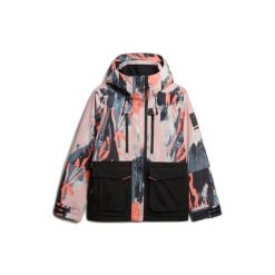 Damska kurtka narciarska Superdry Ultimate Freestyle. Czerwone kurtki sportowe damskie Superdry, na zimę, bez wzorów, bez ramiączek, bez kaptura, narciarskie. W wyprzedaży za 1,111.45 zł.