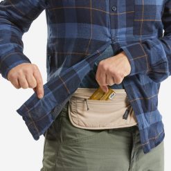 Torba trekkingowa biodrówka TRAVEL RFID. Brązowe torby na ramię męskie FORCLAZ, z materiału. Za 39.99 zł.