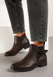 Brązowe Płaskie Botki w Stylu Sztybletów Ozdobione Paskiem z Klamrą Emariane. Brązowe botki damskie Born2be, bez wzorów, z jeansu, eleganckie, bez obcasa, na płaskiej podeszwie, bez zapięcia. Za 59.99 zł.