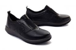 INBLU WG-38 czarny, półbuty damskie. Czarne półbuty damskie Inblu, bez wzorów, z gumy, bez obcasa, bez zapięcia. Za 59.95 zł.