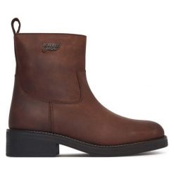 Botki Tommy Jeans. Brązowe botki damskie Tommy Jeans, bez wzorów, z jeansu, bez obcasa, na płaskiej podeszwie, bez zapięcia. Za 649.99 zł.