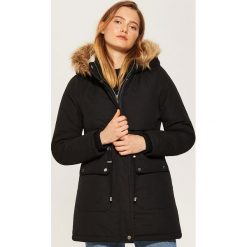 Parka - Czarny. Czarne parki damskie House, l, bez wzorów, bez kołnierzyka, bez kaptura. Za 199.99 zł.