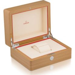 ZEGAREK OMEGA De Ville Prestige 424.53.40.20.04.002. Białe zegarki męskie OMEGA, bez wzorów, ze skóry, szklane. Za 50,700.00 zł.