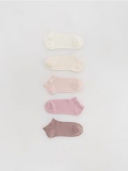 Skarpetki z wiskozą 5 pack - złamana biel. Skarpetki damskie Reserved, bez wzorów, z wiskozy. Za 49.99 zł.