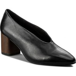 Półbuty VAGABOND - Eve 4510-001-20 Black. Czarne półbuty damskie Vagabond, bez wzorów, z materiału, bez obcasa, na obcasie, bez zapięcia. W wyprzedaży za 269.00 zł.