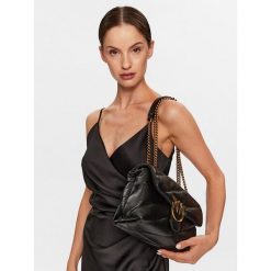 Torebka PINKO. Czarne torebki wizytowe damskie Pinko, bez wzorów, bez dodatków. Za 1,779.00 zł.