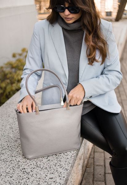 Shopperka skórzana DAN-A t458 popiel/ szary. Szare shopperki damskie DAN-A, bez wzorów, ze skóry, bez dodatków. Za 379.99 zł.