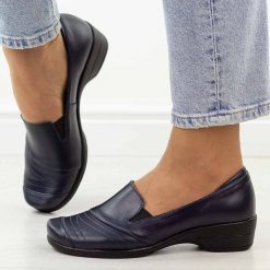 Granatowe skórzane Polskie półbuty damskie Gregors 421. Czarne półbuty damskie GREGORS, na wiosnę, bez wzorów, z jeansu, biznesowe, bez obcasa, na koturnie, bez zapięcia. Za 349.00 zł.