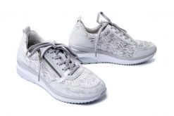 RIEKER REMONTE D2401-91 silver/platinum, półbuty damskie. Szare półbuty damskie Rieker Remonte, bez wzorów, bez obcasa, na koturnie, bez zapięcia. Za 389.90 zł.